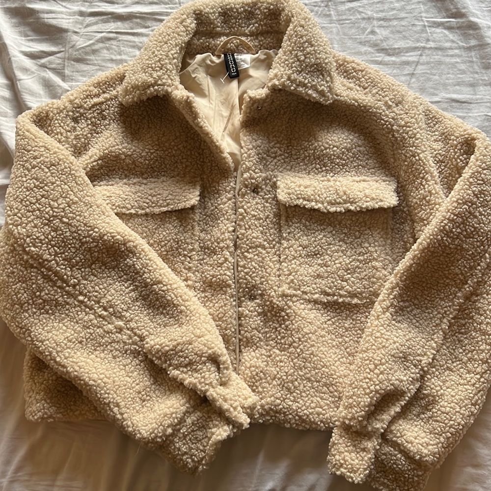 H&M. Sherpa Button Jacket. Cropped. NWOT. Size Small.